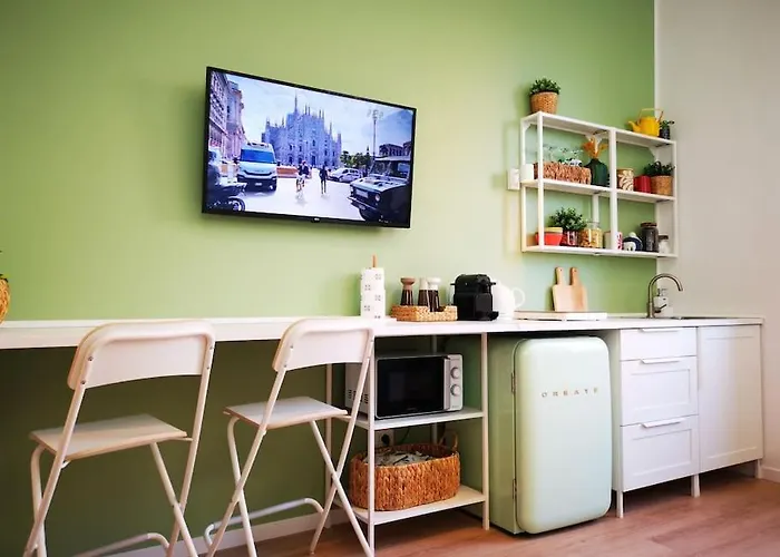 Sunny Flat 50 Meters From The Metro